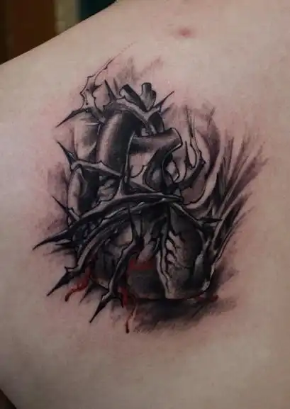 后背心脏纹身图案