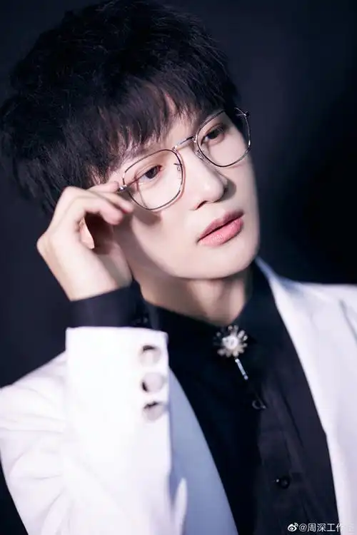 专访丨周深别夸我我怕尴尬