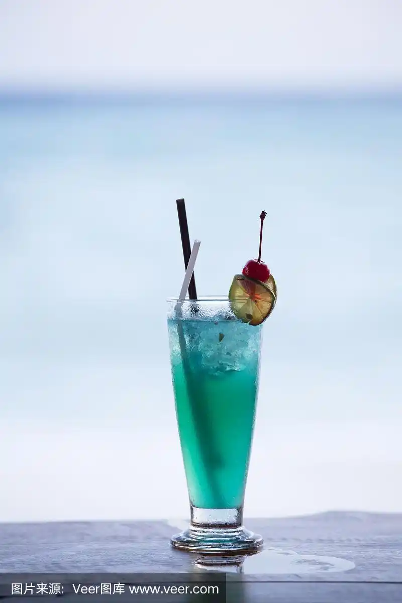 蓝色夏威夷鸡尾酒