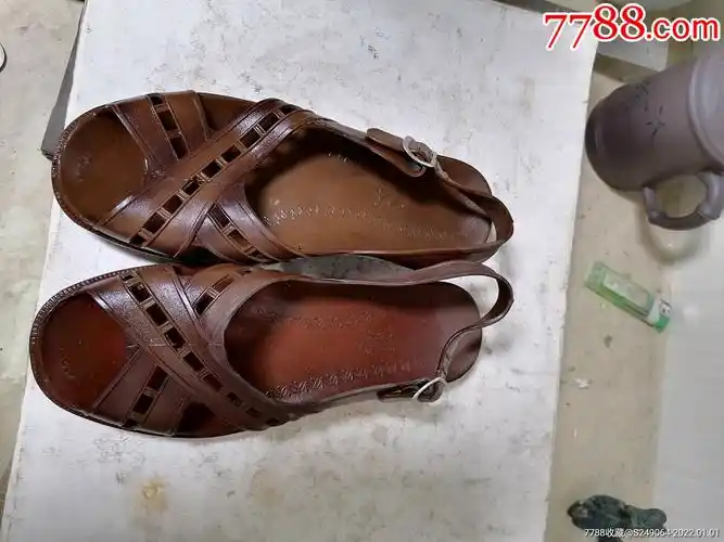 早期怀旧凉鞋品相不错如图包真