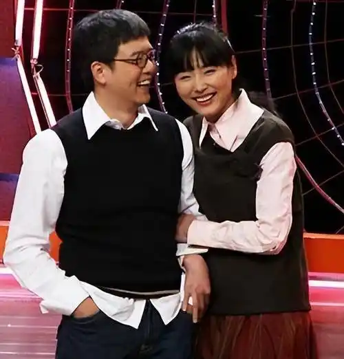 在当地已经算是小有名气的主持人和演员了,而当时的张延还并没有出演