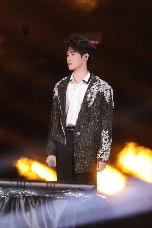 张真源手指镜头##张真源瘦了好多#「一指封神」名场面再现6015我