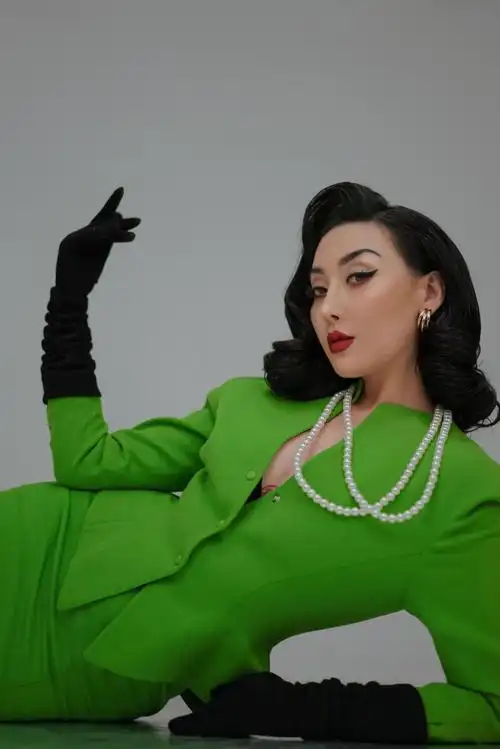 专访|霸气女皇vs犯二青年 认识一个不一样的"超女"王金金