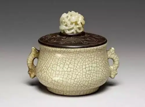 台北故宫馆藏:乾隆皇帝私藏的南宋官窑瓷器