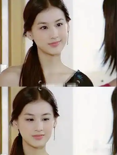 黄圣依证件照太美了,脸型和头型五官都好优越,像一个精致的娃娃