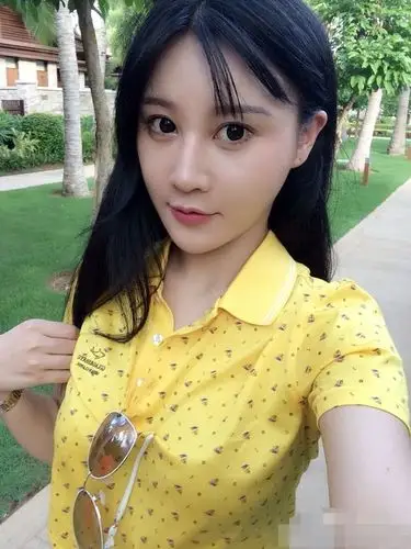 中国乳神拍mv化身貂蝉 小露春光美艳无伦 巴西世界杯期间因胸夹手机