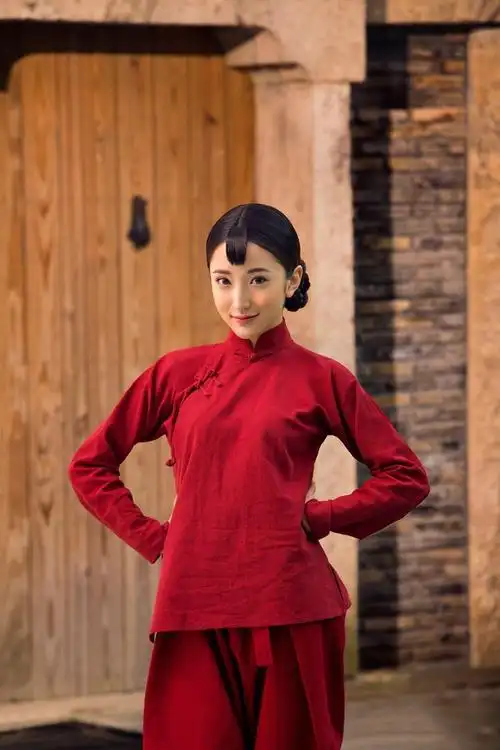 【世旗文学-人物篇】百变的旗袍星女郎——周迅,阐释别样旗袍女人味!