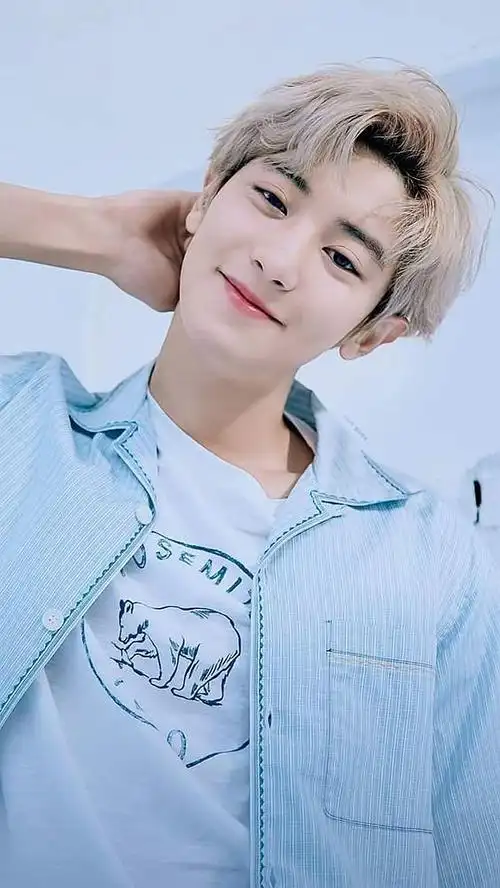 这是一个越往下拉笑容越大的朴灿烈笑容楼