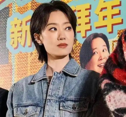 贾玲时尚资源起飞穿十万块套装路演登顶杂志封面