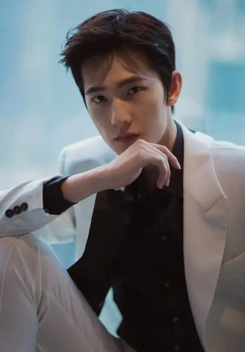 杨洋图片 杨洋西装型男写真图片