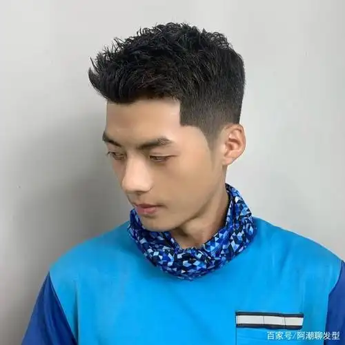 3,上梳刘海短发