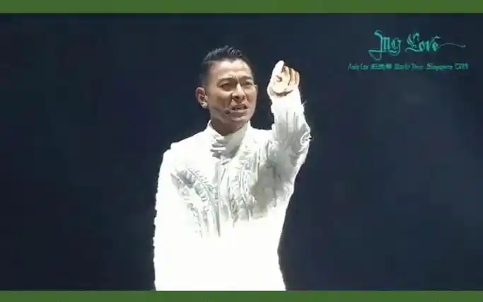 刘德华演唱会连开场都是这么火爆酷炫!