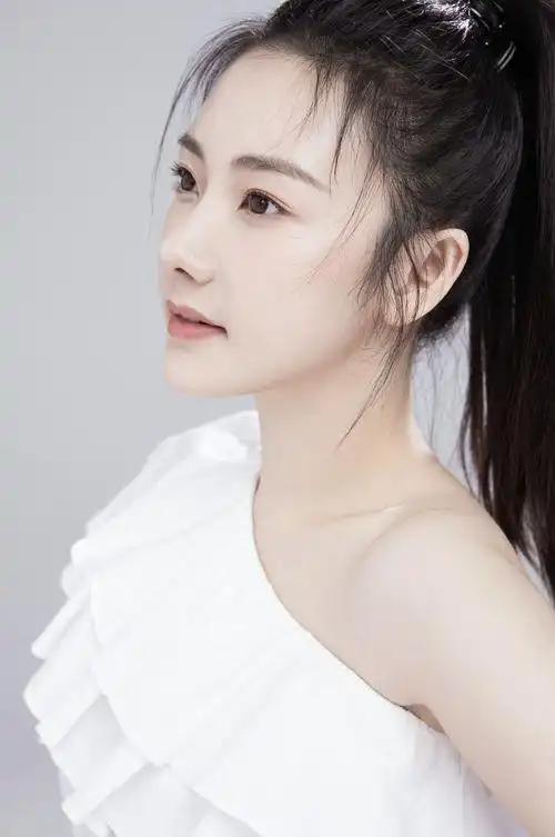 95后美女大胆写真可爱