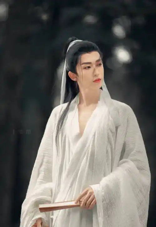 刘宇不愧是国风美少年穿上汉服仙气飘飘太帅了