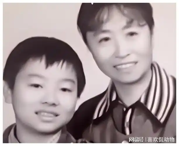 甚至在张少华将儿子接回家时,她竟觉得有一丝的不自在.