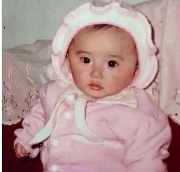 毛晓彤小时候很美,黄景瑜小时候很萌,朗朗小时候和现在一模一样