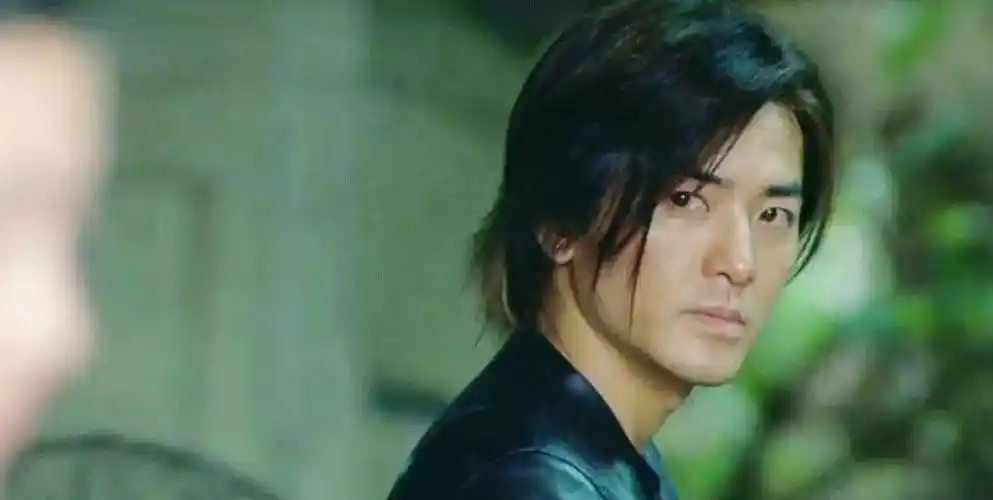 郑伊健因为师傅罗文走红,可最后罗文却带着对郑伊健的失望离世_音乐