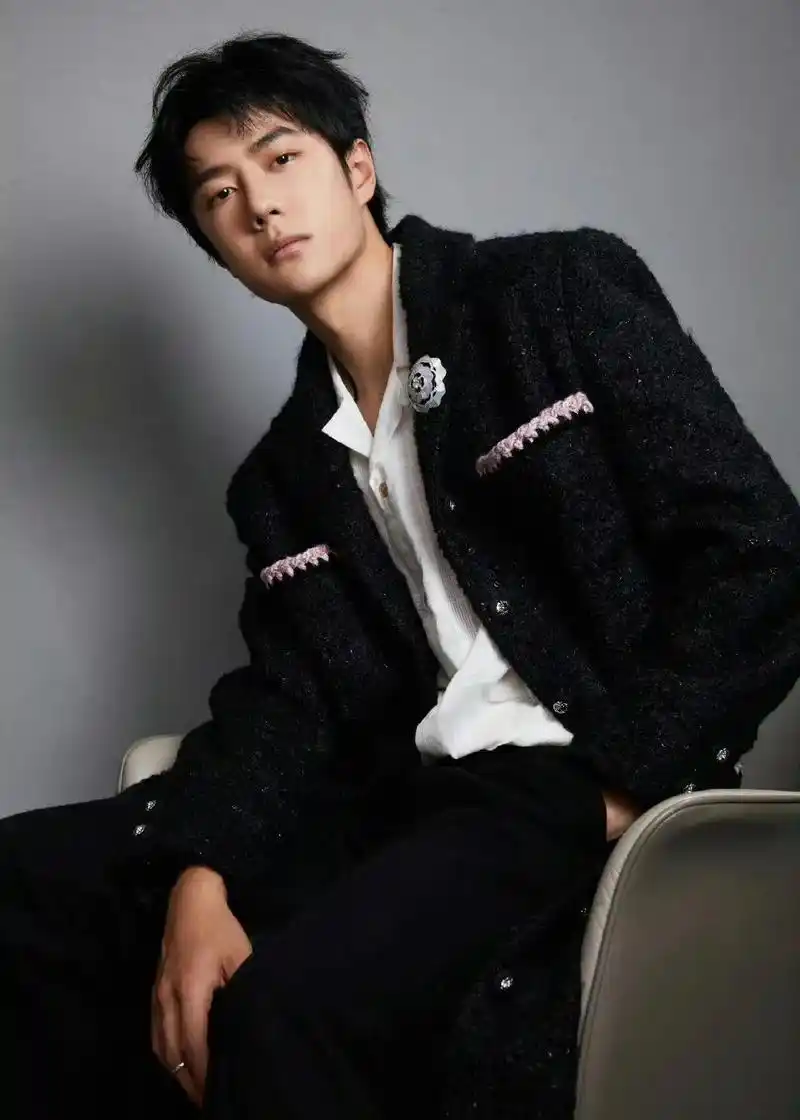 太酷了,香奈儿贵公子,王一博一出来就是热度#王一博微博之夜 - 抖音