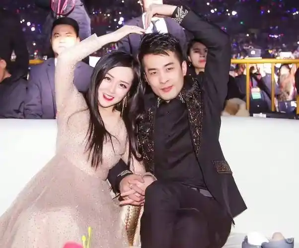 辛巴送1300万的玉佛,蛋蛋送180万的包_妻子_祝福_美女