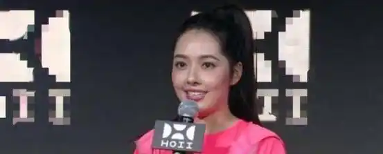 郭碧婷产后发福明显穿宽松运动装也难掩臃肿颜值却依旧好高