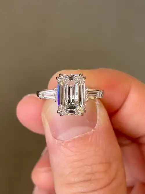 祖母绿切割钻戒3克拉