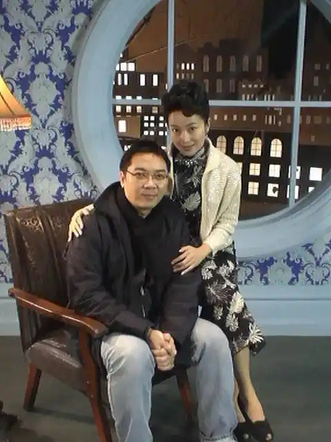 苏岩《长恨歌》随笔:关锦鹏-沙漠中的路牌(图)