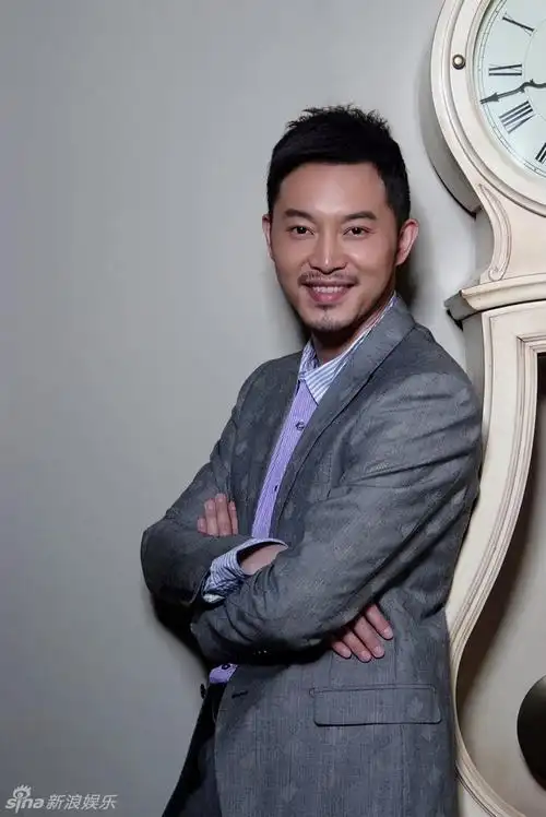 沙溢父爱写真出炉表情逗趣 要当帅气奶爸 (图)