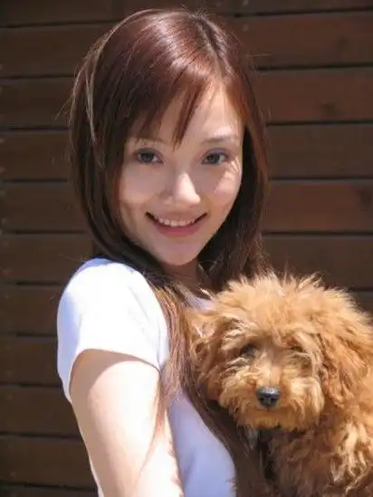 李小璐近日被传因工作忙碌而累倒