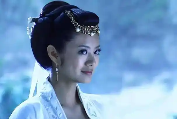 11版赵敏女装登场,谁像书里走出来的蒙古第一美人,谁像老妇装嫩