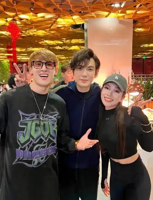 414娱乐钟汉良肖战王一博张艺兴鹿晗杨紫龚俊迪丽热巴ab宋祖儿