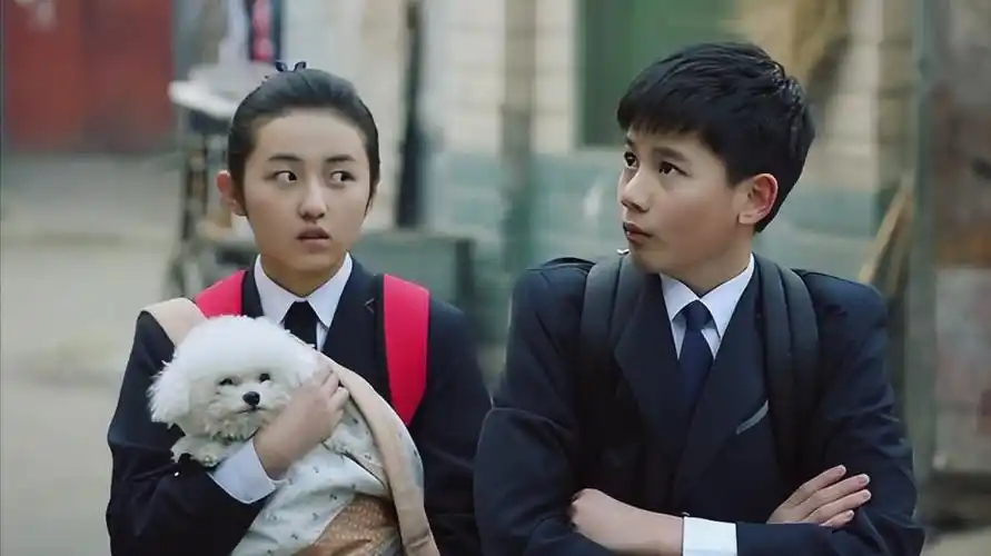 在爆款剧《小别离》中,他们曾饰演过一对"青梅竹马",胡先煦在剧中有句