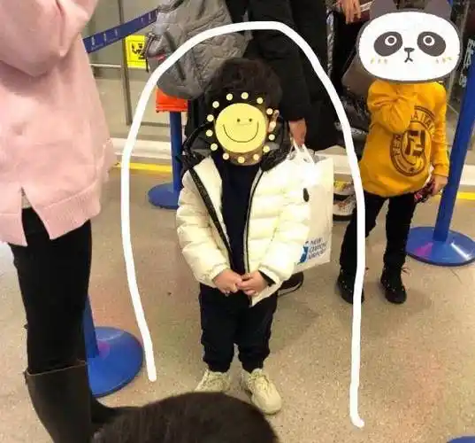 正脸庆3岁生日,小海绵鼻子高挺皮肤雪白萌态十足_黄晓明_网友_照片