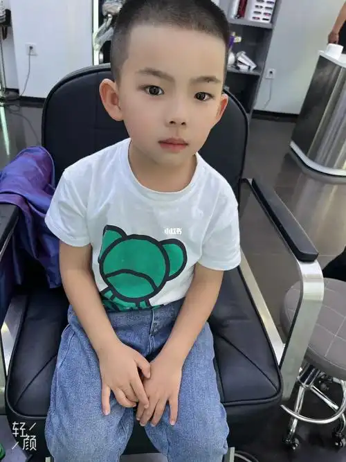 剪个寸头就知道了,于是我就带小崽崽去验证了一下#男生发型  #寸头