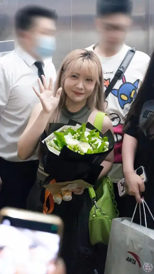 sha0215到达抢先体验小赖老公健身成果@赖美云