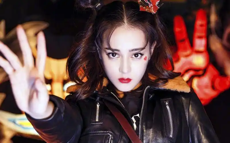 迪丽热巴超美杂志写真图片壁纸