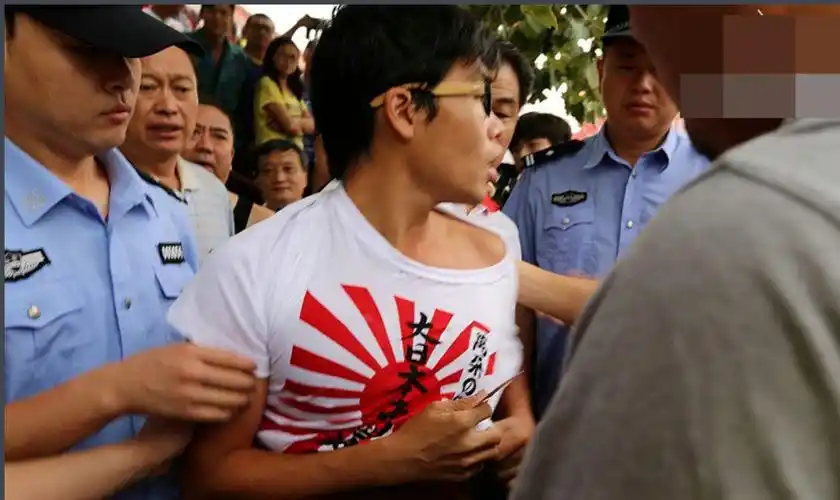 如何看待南师大校园活动悬挂「旭日旗」,校方回应称「学生以为是日本