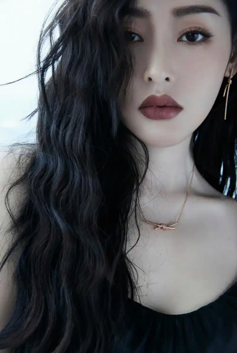 张天爱脸好小,侧颜好绝 #心随星动