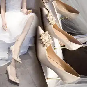 结婚配婚纱的鞋子白色高跟鞋婚鞋新娘鞋公主新婚舒适订婚主婚纱