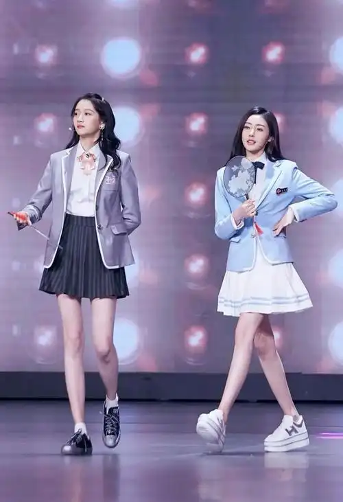 张天爱的腿长标签要垮了在关晓彤韩雪面前穿增高鞋都比不赢