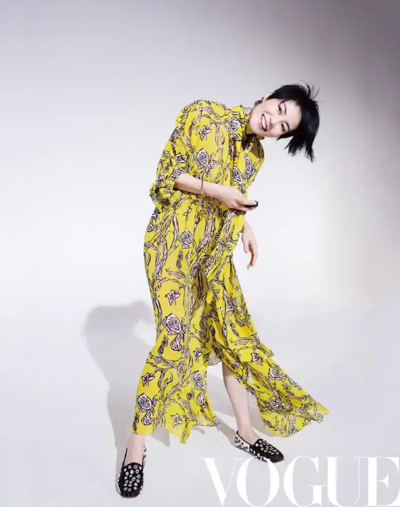 相信摄制组一定是了解了王菲这两年的喜好:无论专辑封面,还是电视节目