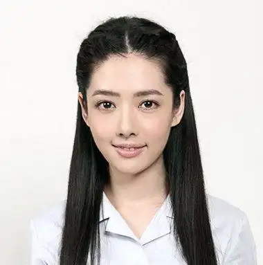 中分在头顶扎个辫子 中分扎起辫子