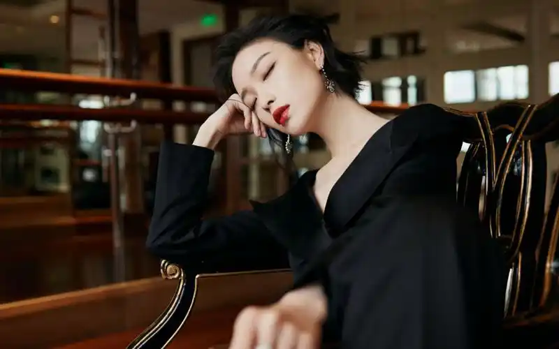 倪妮成熟妩媚高清桌面壁纸