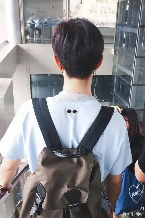 肖战背影合集:就大步地往前走!别回头!