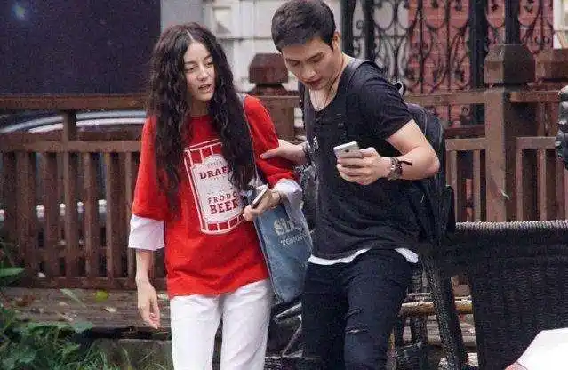 嘉行一哥张彬彬与经纪人疑似姐弟恋?粉丝脱粉,网友:明星不好当