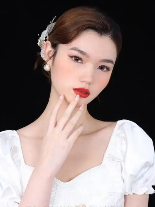 新娘造型作品分享婚礼跟妆新娘