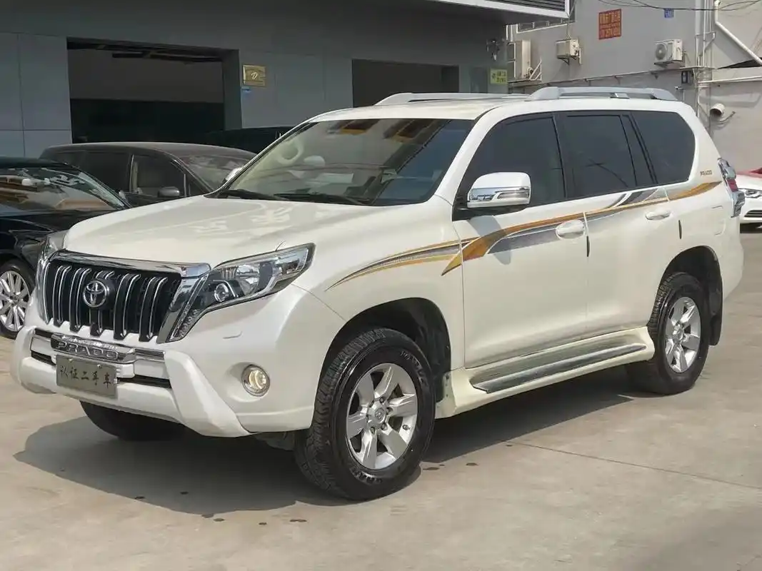 本地老总一手进口丰田霸道普拉多陆地巡洋舰