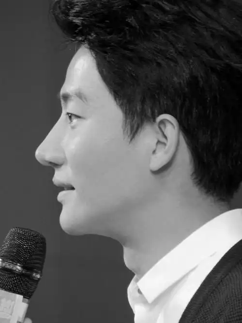 黄轩的完美侧颜,这高鼻梁也是没谁了