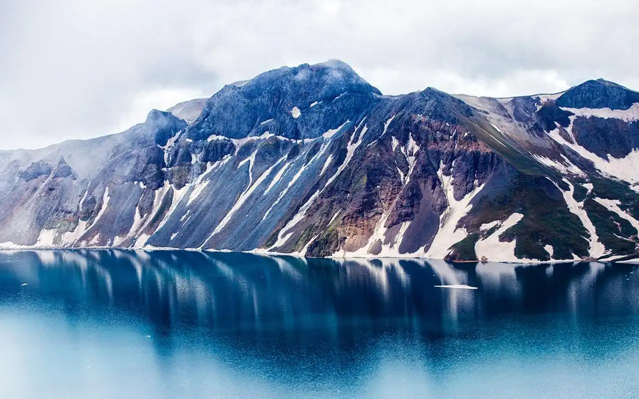 长白山天池唯美风景高清桌面壁纸