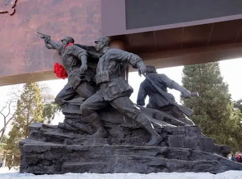 这是义勇军进行曲群雕广场群雕之一