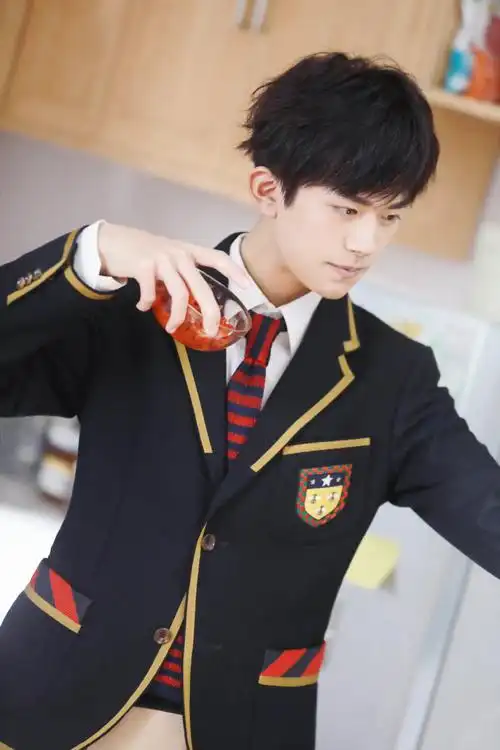 制服千玺#四字 易烊千玺 yyqx 四字弟弟#易烊千玺超话